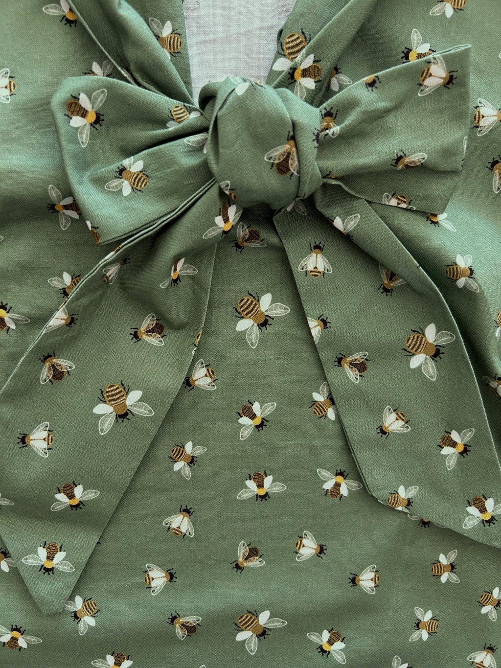 Bee Bow Top