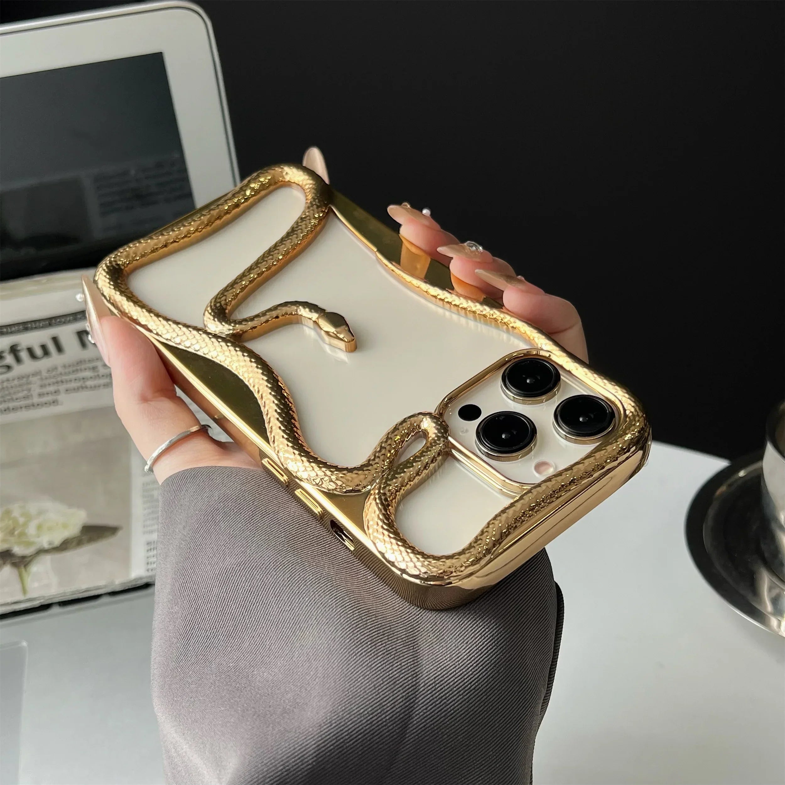 New 3D  Snake Pattern Matte Phone Case for iPhone 15 16 Pro Max 13 12 15 16 Pro 16 Plus Hollow Slim Shockproof Protective Cover