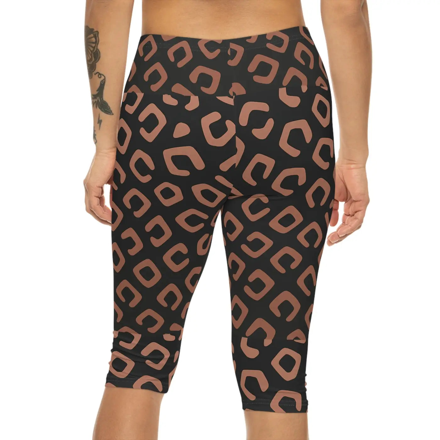 Stylish Women's Capri Leggings - All Over Print Design - DipaliZ